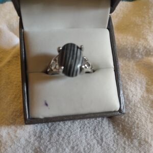New women's size 8 multi colored ring